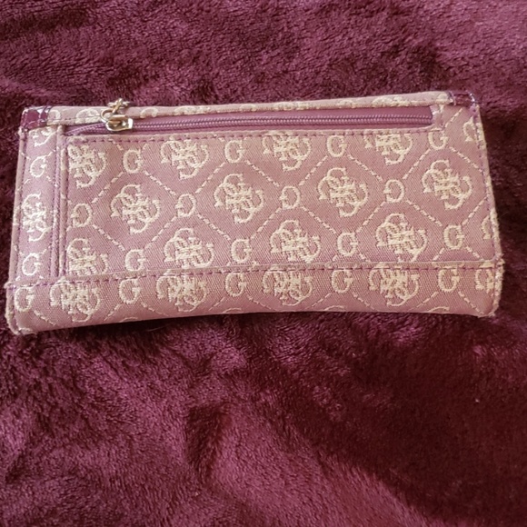 Guess Wallet - Picture 2 of 6